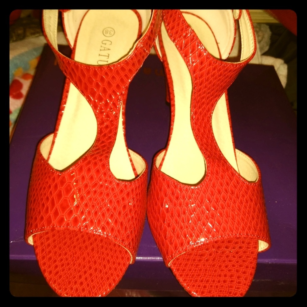 Gatuxus heels